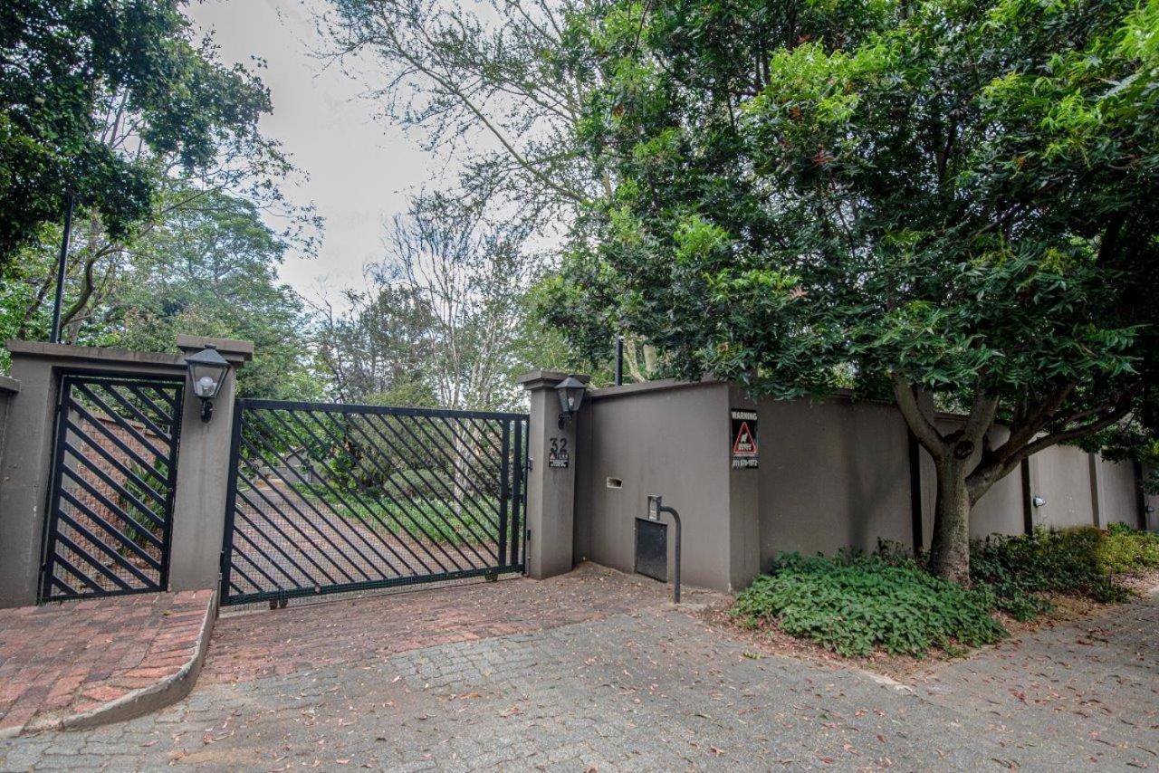 Wild Olive Executive Suite Johannesburg Exterior photo