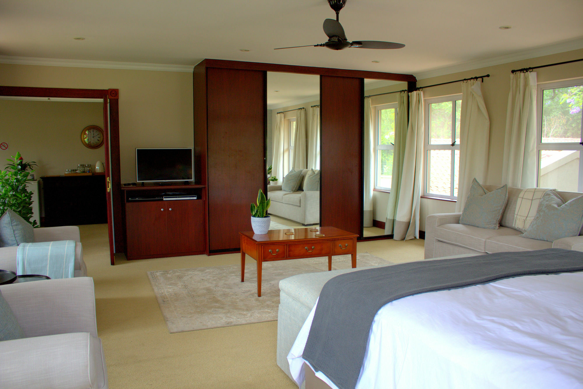Wild Olive Executive Suite Johannesburg Exterior photo